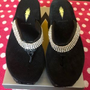 Volatile women’s black sandals with crystals 💎💕